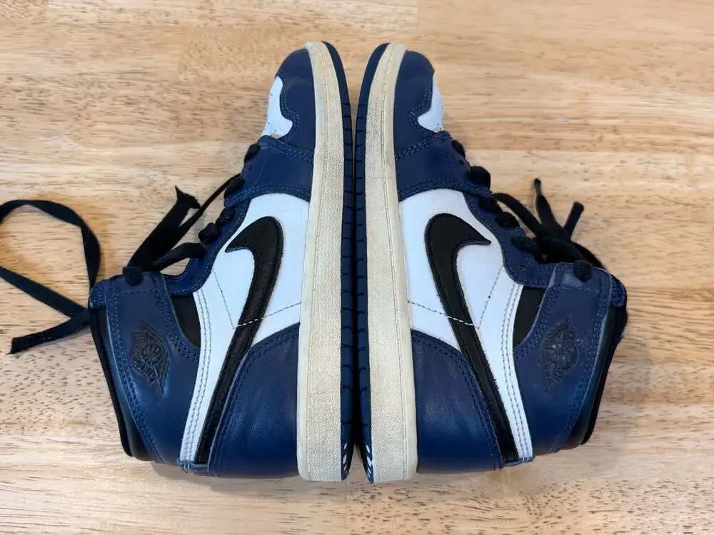 Air Jordan 1 Retro High OG 'Midnight Navy' Sneakers kids Size 2Y